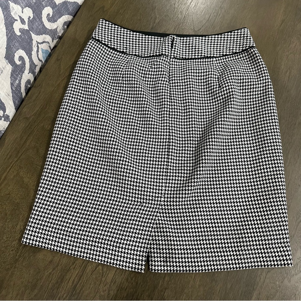 Banana Republic Factory Black and White Houndstooth Pencil Skirt - Picture 8 of 10